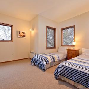 Square Bear Apartment Динър Плейн Екстериор снимка