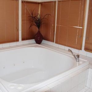 Square Bear Apartment Динър Плейн Екстериор снимка